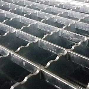 Прессованный решетчатый настил Р 34х11/30х2, 1000х1000 мм с зубом противоскольжения